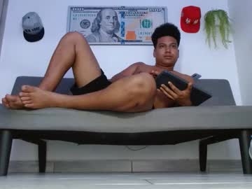 Giant_Feet